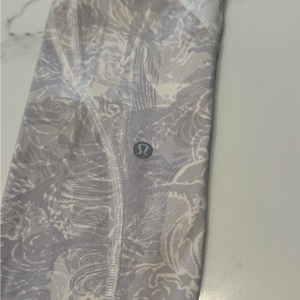 Lululemon Wunder Under High Rise Crop gray & white multi size 4